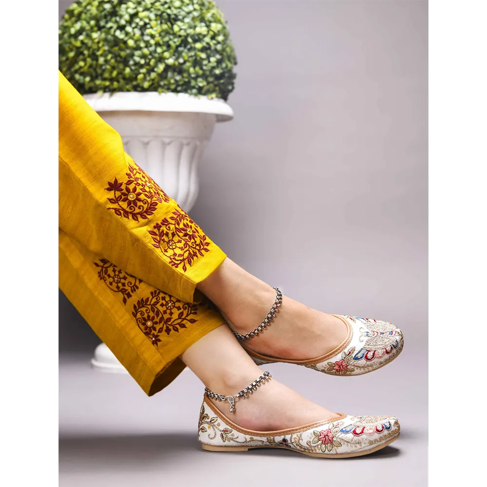 Trendy & Embroidered Jutis For Women Jutis For Women
