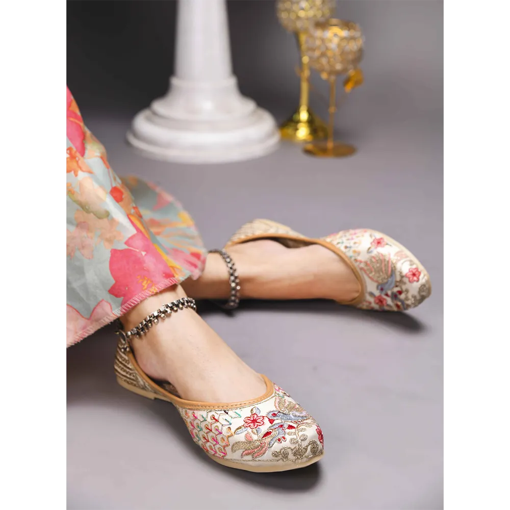 Jutis For Women (Off White , 8)